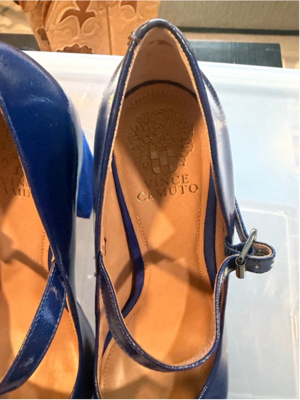 Women's Vince Camuto Blue Patent Leather Mary Jane Heels Size 9 - Picture 2 of 5